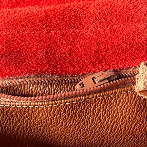 Dooney & Bourke Vintage Equestrian Bag in Red Leather - Picture 15 of 16